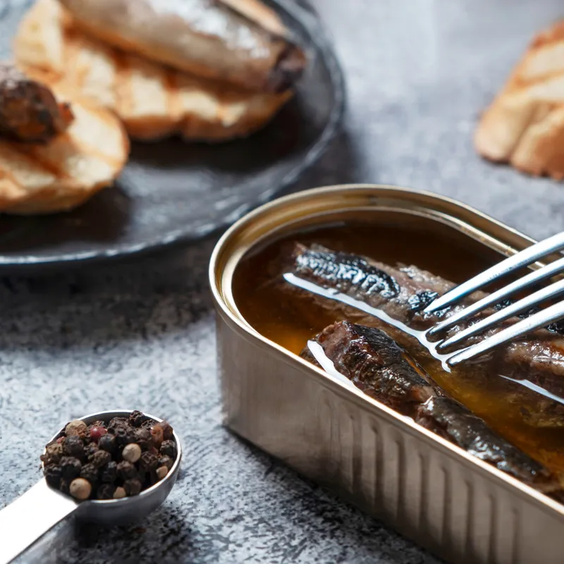 أسماك معلبة