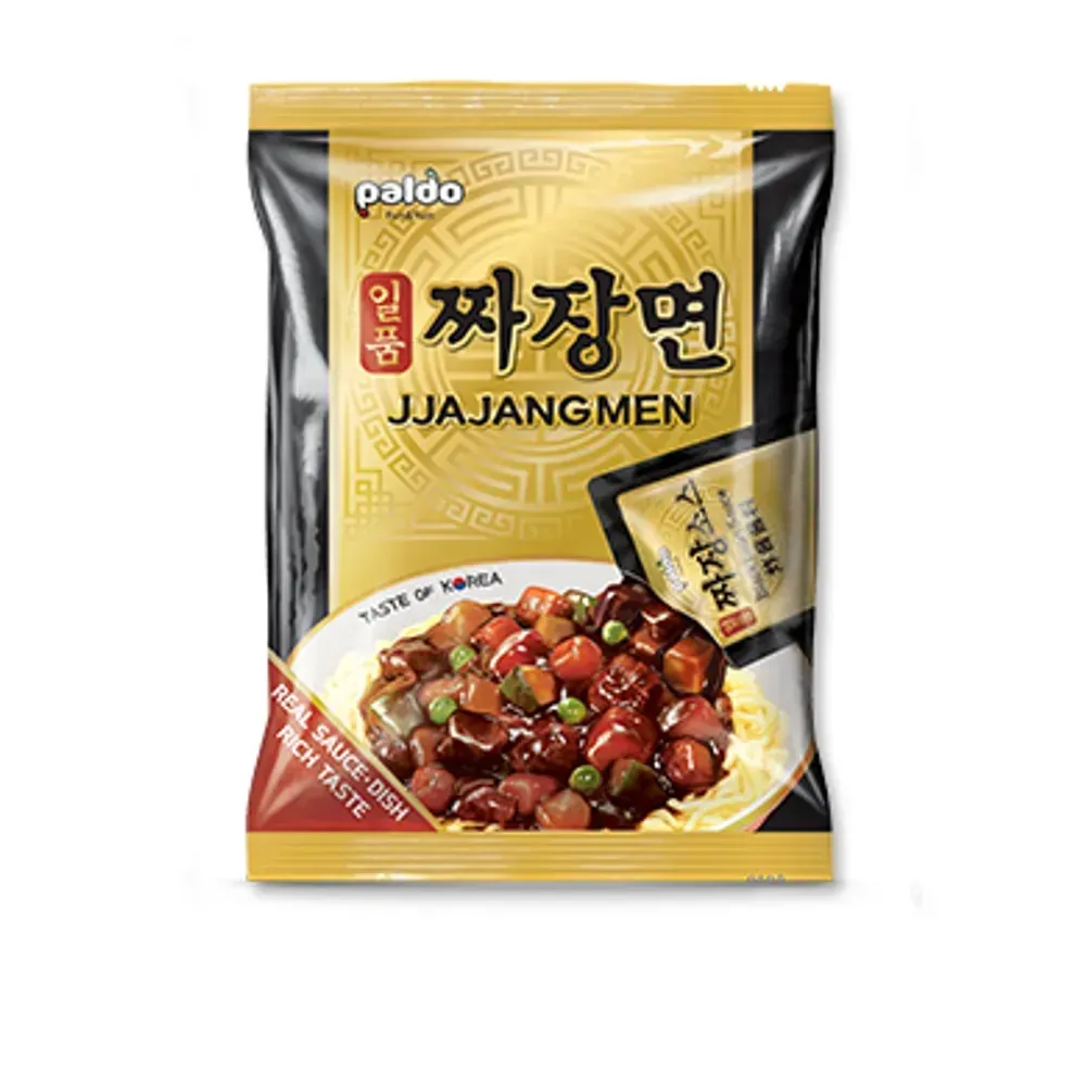 Paldo Ilpoom Jjajangmen all'ingrosso — il noodle nero coreano numero 1. Halal certificato, scadenza 12 mesi, pronto all'export container. B2B con France AJ Group. Richiedi subito un preventivo.
